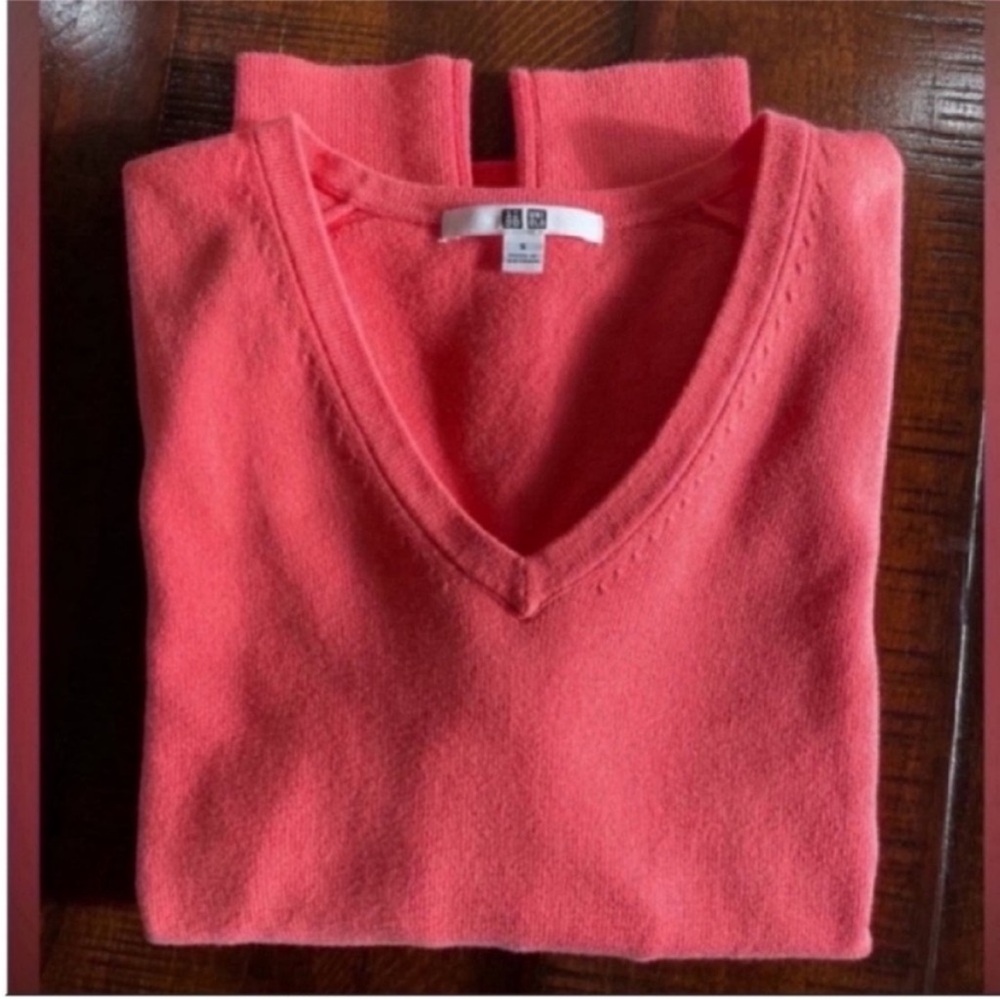 EUC Uniqlo Machine Washable Cotton Sweater